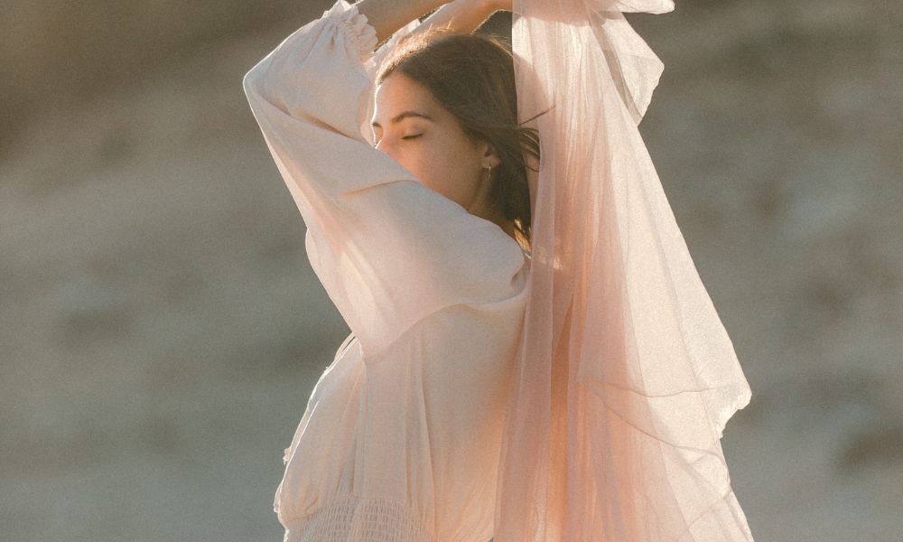 Women's clothing made of transparent fabrics